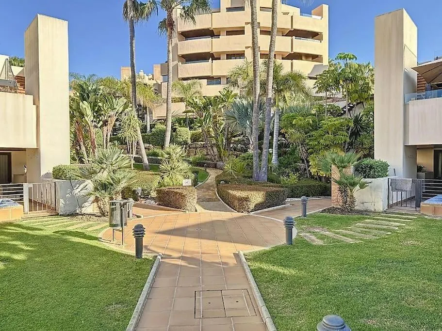 Apartamento De 3 Dormitorios En Bahia De La Plata Estepona