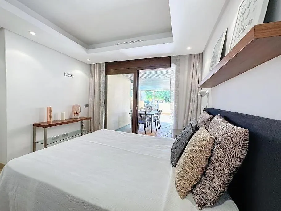 Apartamento De 3 Dormitorios En Bahia De La Plata Estepona