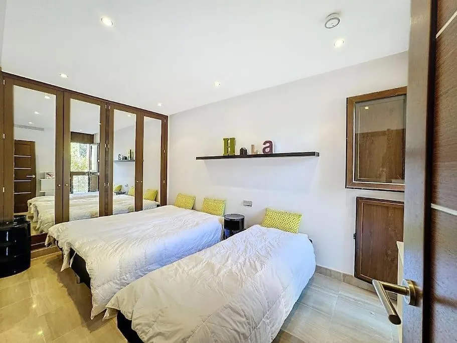 Apartamento De 3 Dormitorios En Bahia De La Plata Estepona