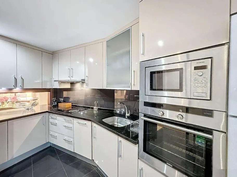 Apartamento De 3 Dormitorios En Bahia De La Plata Estepona 0*,  España