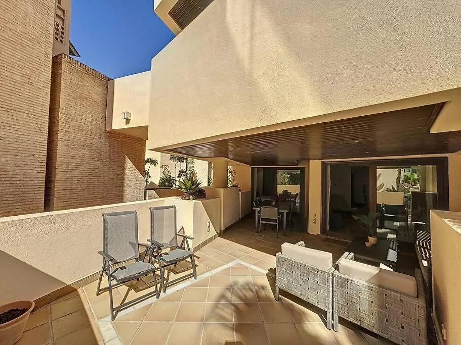 Apartamento De 3 Dormitorios En Bahia De La Plata Estepona
