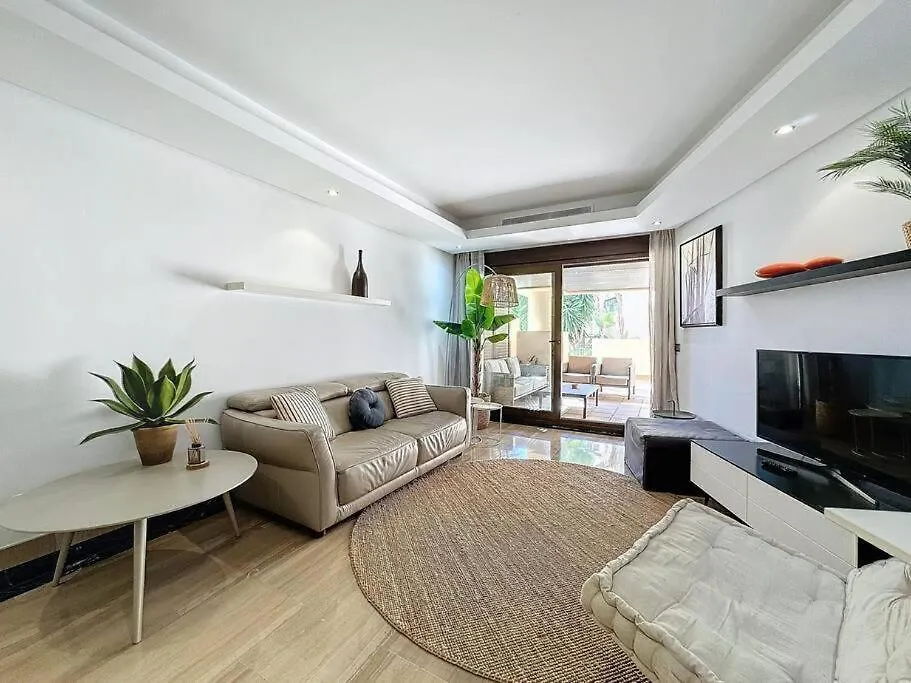Apartamento De 3 Dormitorios En Bahia De La Plata Estepona