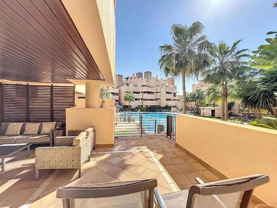Apartamento De 3 Dormitorios En Bahia De La Plata Estepona