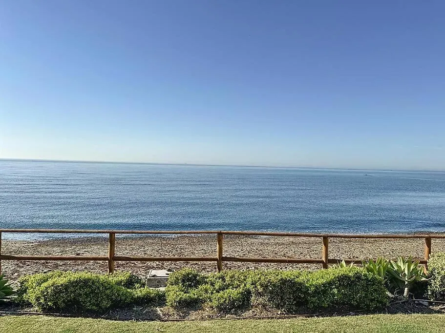 Apartamento De 3 Dormitorios En Bahia De La Plata Estepona España