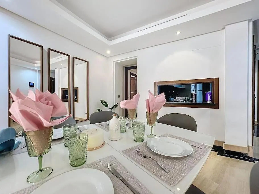 Apartamento De 3 Dormitorios En Bahia De La Plata Estepona España
