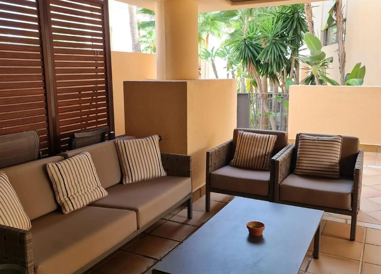Apartamento De 3 Dormitorios En Bahia De La Plata Estepona